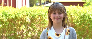 Alwa, 10 år, är skådespelare i sommar
