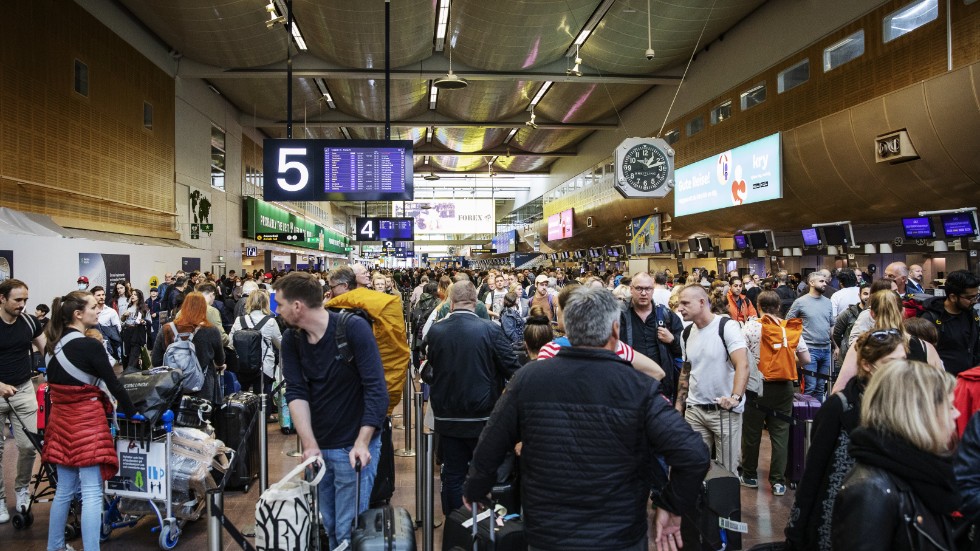 En ofta förekommande kösituation på Arlanda sommaren 2022. Arkivbild.