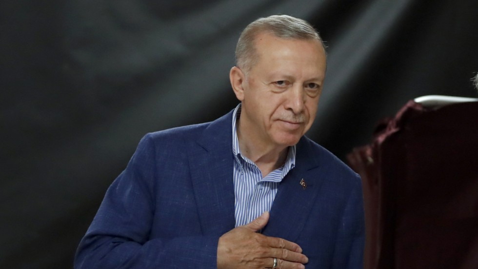 Den turkiska liran faller och har nu tappat 12 procent mot dollarn till en ny historisk bottennivå sedan Recep Tayyip Erdogan vann andra omgången i presidentvalet den 28 maj. Arkivbild