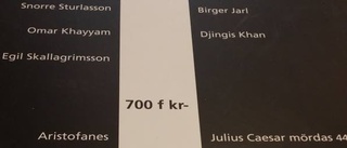 Manlig vurm på biblioteket