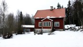 Hus köps och rivs för skattemiljoner längs Ostlänken – här ryker den första villan