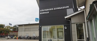 Tonåring dömd – bar kniv på Västerviks gymnasium • Hotade man – som låste in sig i bil