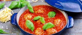 Middagstip: Fetaostfrikadeller i syrlig tomatsås