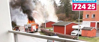 Husbil i Hälleforsnäs totalförstörd i brand – flera explosioner hördes
