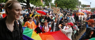 BILDEXTRA: Se när mångfaldsparaden tågade genom Visby • ”Jag går för Ing-Maries skull”