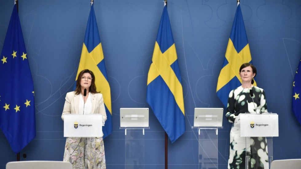 Arbetsmarknads- och jämställdhetsminister Eva Nordmark (t.v.) och Märta Stenevi, språkrör för Miljöpartiet.