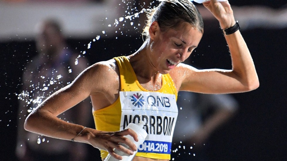 Svenska maratonlöpare Cecilia Norrbom under VM i Doha 2019 – då värmen tvingade arrangören att lägga loppen mitt i natten. Arkivbild.