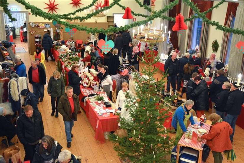 Julmarknad på Brunnssalongen är ett exempel på aktivitet för att hålla stadskärnan vid liv i Söderköping.