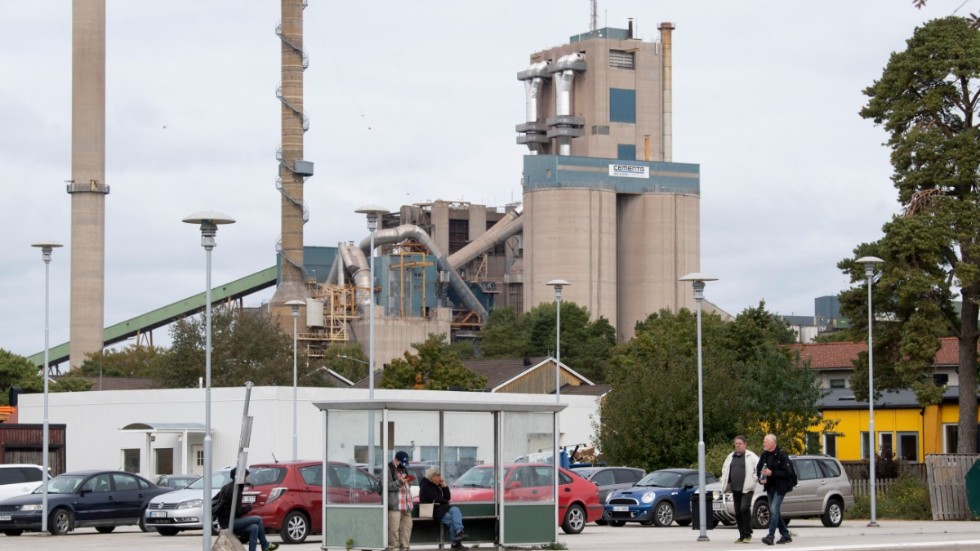 Cementas cementfabrik i Slite på Gotland ska bli klimatpositiv till 2030, enligt planerna som företaget nu går vidare med. Arkivbild.