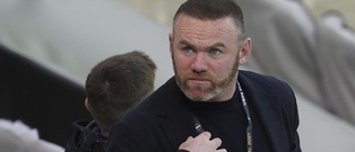 Rooney: Jag drack för att klara pressen