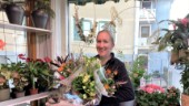 Höga elpriser hotar blomleveranserna – men lokala butiken tar det med ro: "Vi är ett hårt kämpande släkte vi som arbetar med blommor"