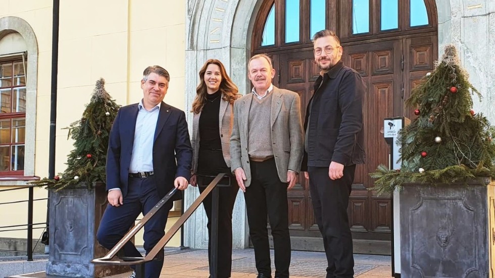 Alliansen presenterar sin tilläggsbudget på 100 miljoner. Från vänster; Niklas Borg (M), Denise Cassel (KD), Gustav Appelgren (L) och Muharrem Demirok (C). 