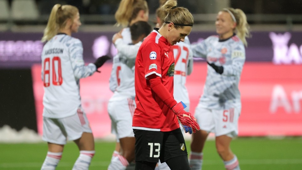 Jennifer Falk deppar efter 1–5-målet mot Bayern München.
