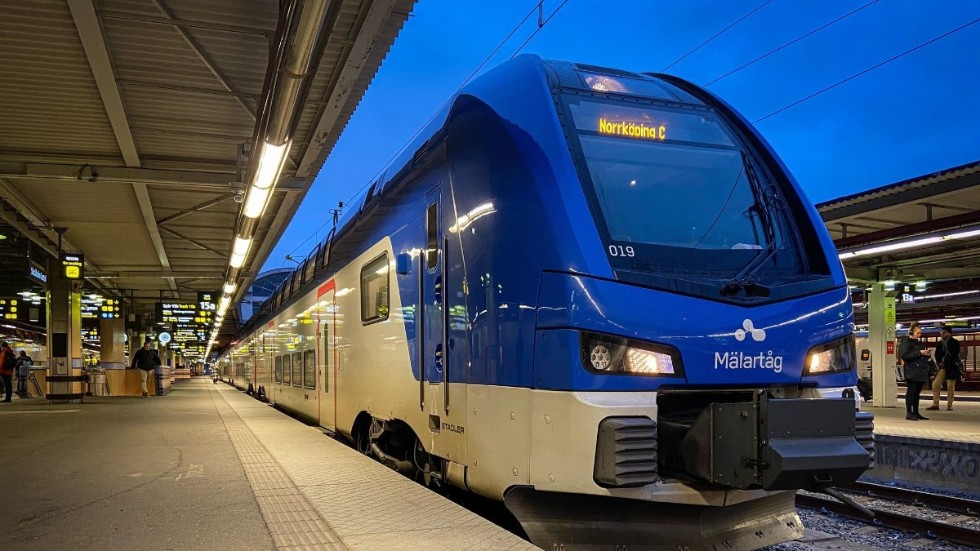"Irriterad pendlare" är arg över att 16.50-tåget från Stockholm har ställts in. 