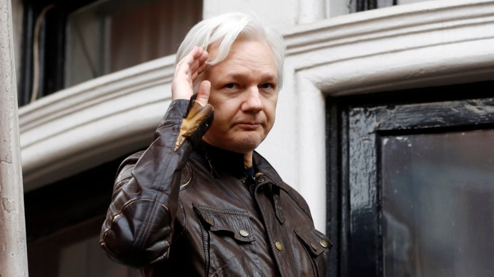 Efter våldtäktsanklagelserna riktades strålkastarljuset nästan uteslutande på Assange som person och inte mot de stater som begått krigsförbrytelser.
