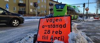 Vasavägen stängs av i sju veckor – nu ska höjdbarriären på plats vid olycksdrabbade viadukten