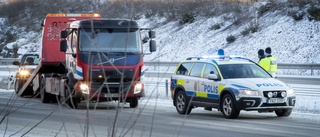 Personbil i olycka på E4 nära Sjösa