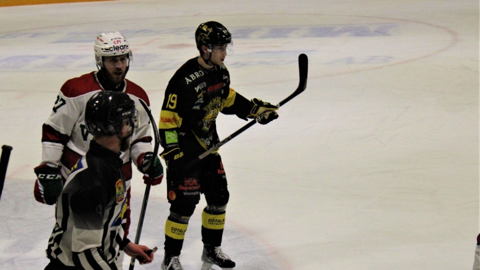 Det var en frustrerande kväll för Vimmerby Hockey och Anton Carlsson.