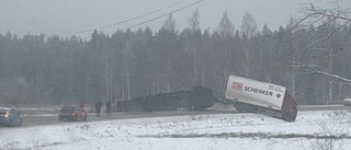  Lastbil i olycka orsakade totalstopp på väg