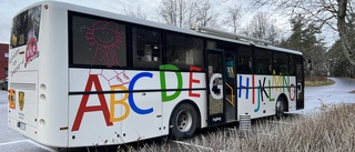 Politikerna ändrar sig efter föräldrars kampanj – nu behåller kommunen förskolebussarna
