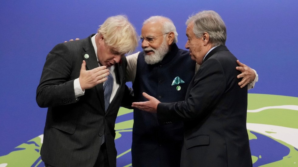 FN:s klimatkonferens COP26 i Glasgow har en rejäl möjlighet att exempelvis få premiärminister Narendra Modis Indien att göra betydligt mer för att nå klimatmålen. Han omges här av Storbritanniens premiärminister Boris Johnson och FN:s generalsekreterare António Guterres.