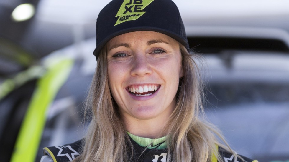 Mikaela Åhlin-Kottulinsky kör Extreme E Desert X Prix 2021 tillsammans med Jenson Button.