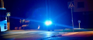 Efter stora polisinsatsen: Mörk bil hittad – och två personer spårades upp