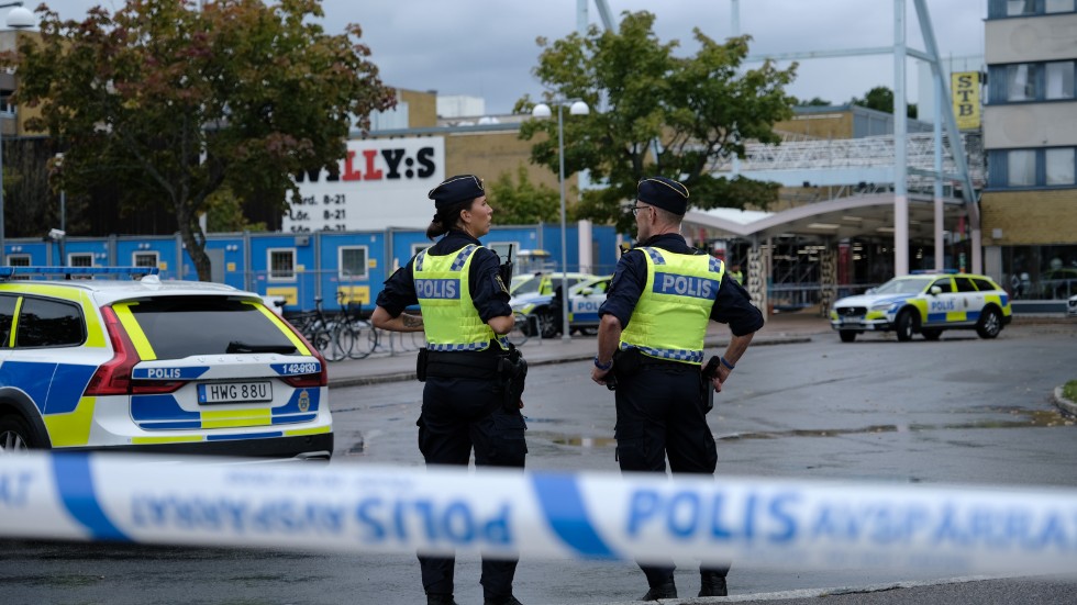 Polisen och Linköpings kommun har ett välutvecklat samarbete som är till stor hjälp när grova brott begås, skriver artikelförfattarna.