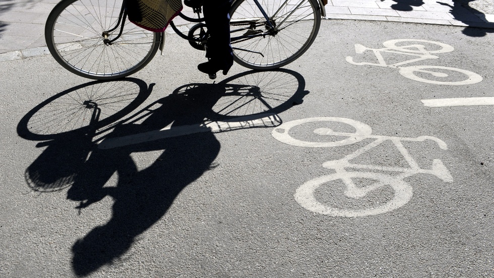 Skribenten vill att cyklisterna ska få en tryggare trafikmiljö i Västervik.