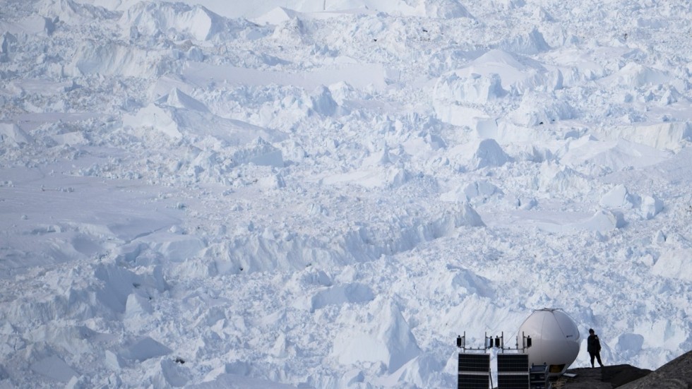 Grönlands massiva isar kan verka oändliga. Men de är ändå sköra. Arkivbild från New York Universitys läger vid Helheim-glaciären.