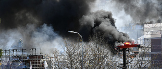 Tre till sjukhus efter brand i Jakobsberg