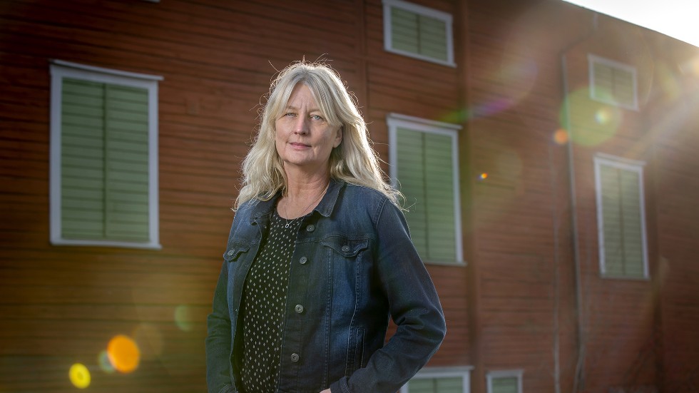 Piteåbon Karin Smirnoff gjorde braksuccé med sin romantrilogi om Jana Kippo ("Jag for ner till bror", "Vi for upp med mor", "Sen for jag hem"). I vår är hon aktuell med den nya romanen "Sockerormen".