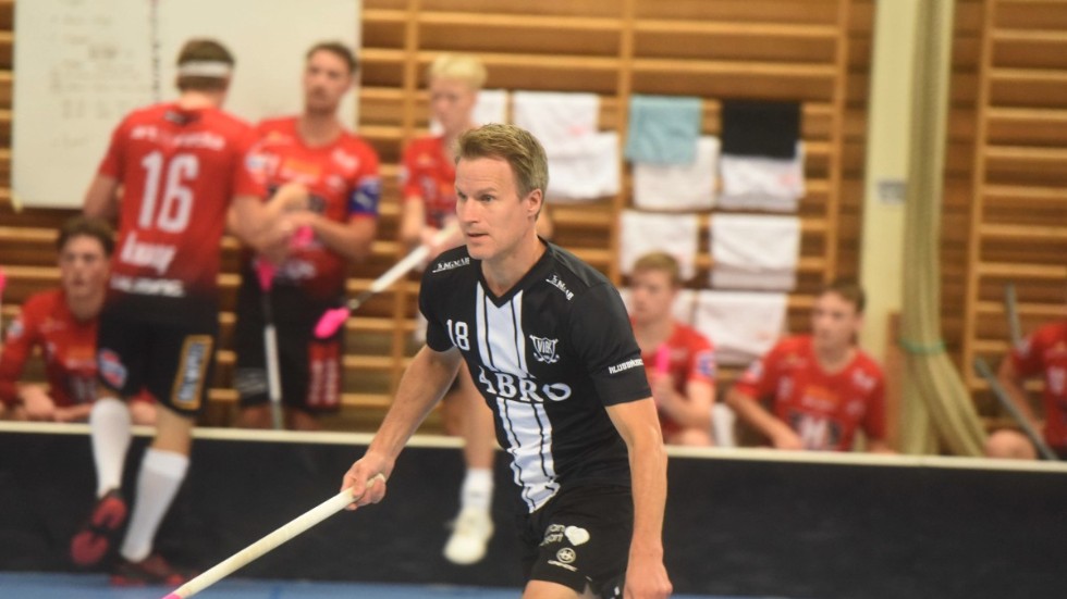 Sina 44 år till trots och med över 30 år som innebandyspelare är Jonas Friberg aktuell för en ny säsong i Vimmerby IBK i division 1.