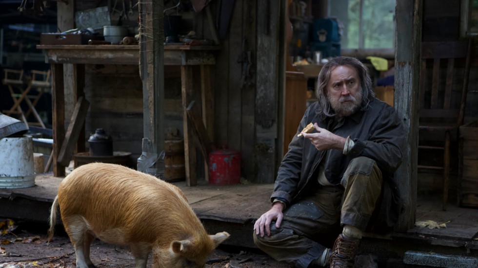 Ett kidnappat tryffelsvin får eremiten Rob (Nicolas Cage) att ge sig ut på grisjakt i Michael Sarnoskis melankoliska långfilmsdebut "Pig".