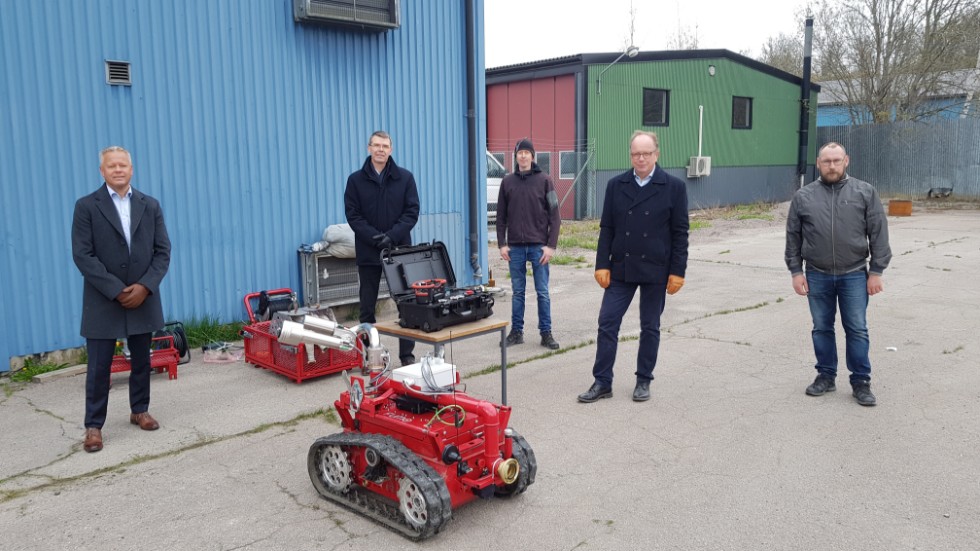 2018 togs de första kontakterna mellan Realisator Robotics och Scanfil Åtvidaberg. Sedan 2019 är Scanfil med i utvecklingsarbetet, liksom RTÖG som testat brandroboten. Steve Creutz, vd Scanfil, Bertil Alm, affärsutvecklare Scanfil, Jörgen Fager, projekttekniker Scanfil, Thomas Eriksson,  Realisator Robotics och Thomas Larsson stationsansvarig styrkeledare inom RTÖG med Fumo.