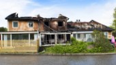 Kraftig brand i radhuslänga i natt: Flera lägenheter förstörda