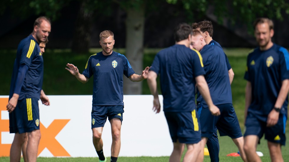 Sebastian Larsson under landslagets förmiddagsträning i Göteborg.