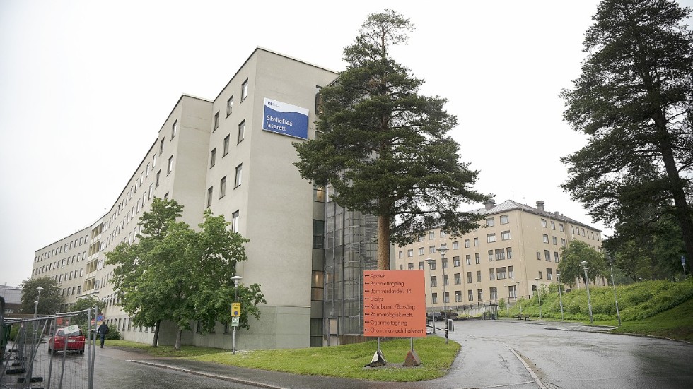 ”Region Västerbotten går just nu mot ett budgetunderskott på över 700 miljoner kronor. Detta motsvarar storleksmässigt driften av något av länets tre akutsjukhus.”