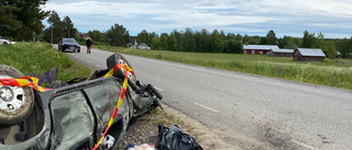 Trafikolycka utanför Ostvik – bil voltade • En person till sjukhus