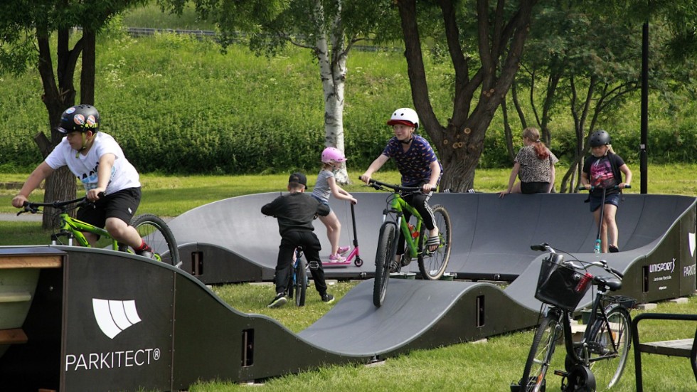 Skribenten undrar över Tallbackas framtid och får svar direkt, bland annat om en pumptrackbana. Bilden visar en liknande anläggning i Älvsbyn.