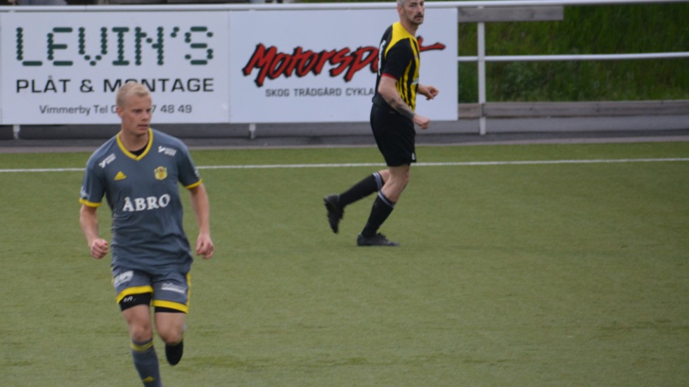 Erik Ståhlgren gjorde båda målen när VIF besegrade Västerviks FF med 2-1. 