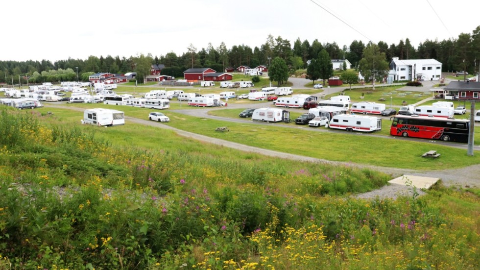 Signaturen Säsongscampare funderar kring prishöjningarna på kommunens campingar och får svar direkt.