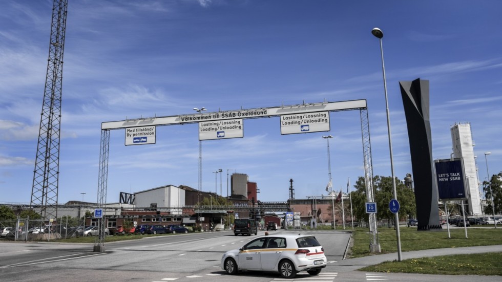 Miljövänlighet eller nedläggning? SSAB i Oxelösund ska förnyas tekniskt. Då vill det till att andra länders stålverk inte kan gå helt fria från alla slags klimathänsyn.  