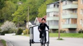 Östgöten Linus cyklar omkring – med en husvagn på släp: "Alla vill prata om den"