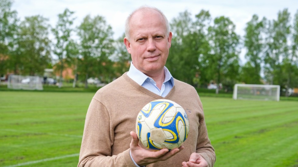Jörgen Lööv, ordförande i IFK Wreta Kloster, är positiv till S+M-styrets satsning men menar att det stora frågetecknet fortfarande kvarstår. "Driftsbidraget har inte räknats upp på 28 år", säger han.