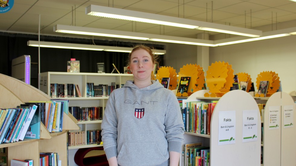 Andrea Dahnson hoppas att många barn ska vilja delta i Mariannelunds biblioteks maskot-tävling.