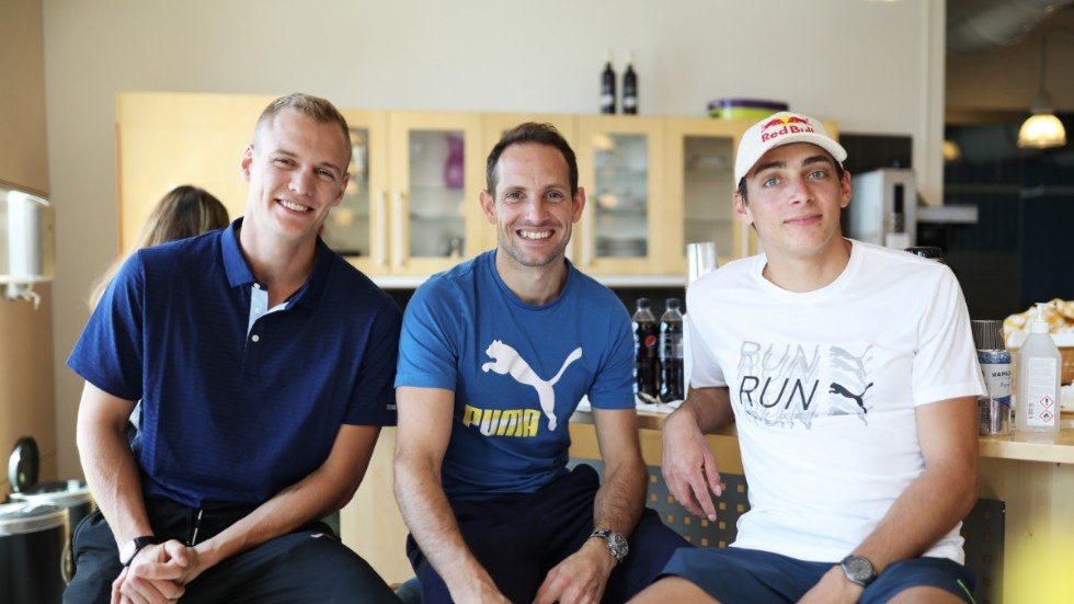 Rivaler, men också nära vänner. Sam Kendricks (USA), Renaud Lavillenie (Frankrike) och Armand "Mondo" Duplantis (Sverige). Arkivbild.