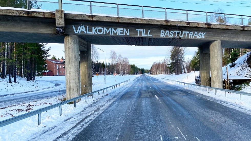 Skribenten tycker att Bastuträsk missgynnas till förmån för Norsjö.
