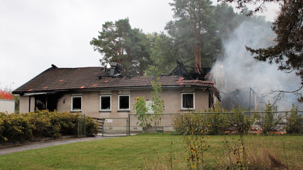 Månstenens förskola i Norrköping totalförstörd 
es i en brand.