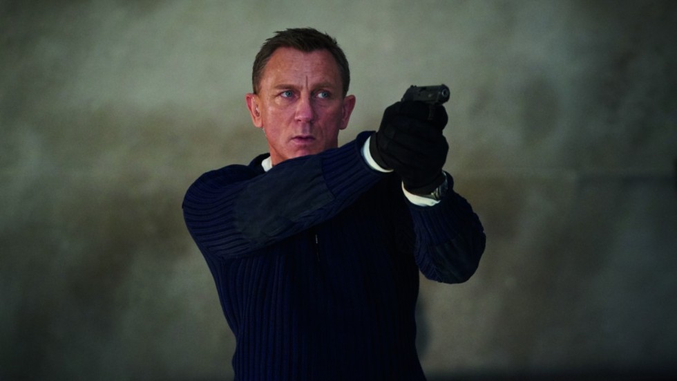 Daniel Craig tar farväl av sin paradroll som James Bond med "No time to die". Pressbild.